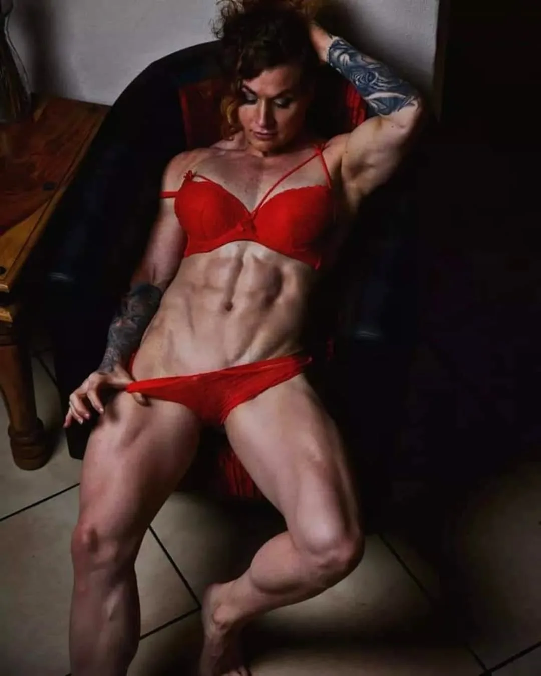 Lee Keyrouz photo 10 — Blue, Caucasian