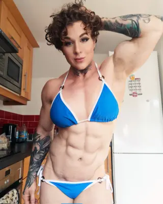 Lee Keyrouz photo 4 — Blue, Caucasian
