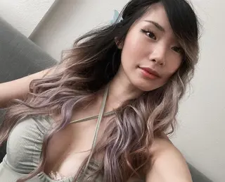 Leena Xu photo 10 — Brown, Asian