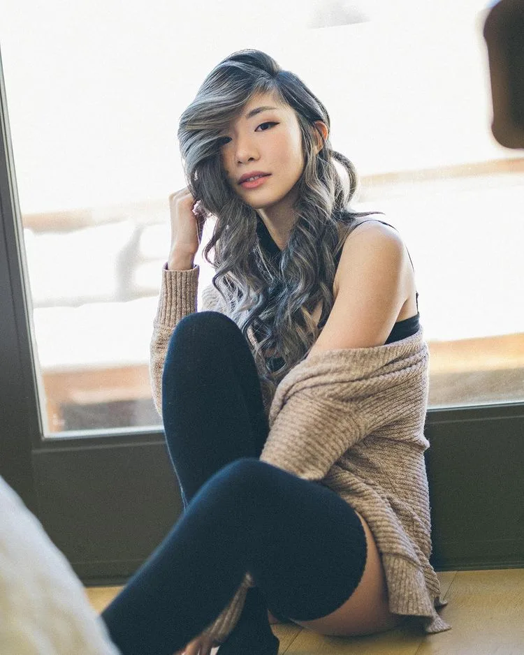 Leena Xu photo 2 — Blonde, Slim