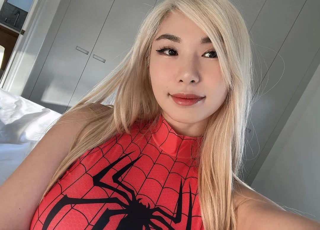 Leena Xu photo 5 — Asian, Gamer, Glamour Model, Influencer