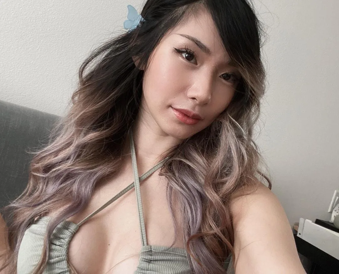 Leena Xu photo 8 — Blonde, Slim