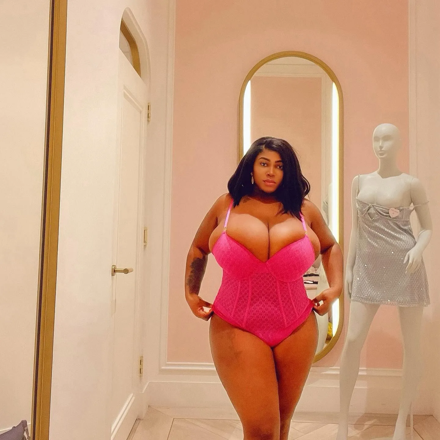 Lerin photo 18 — Business Woman, Plus Size Model, Nigerian