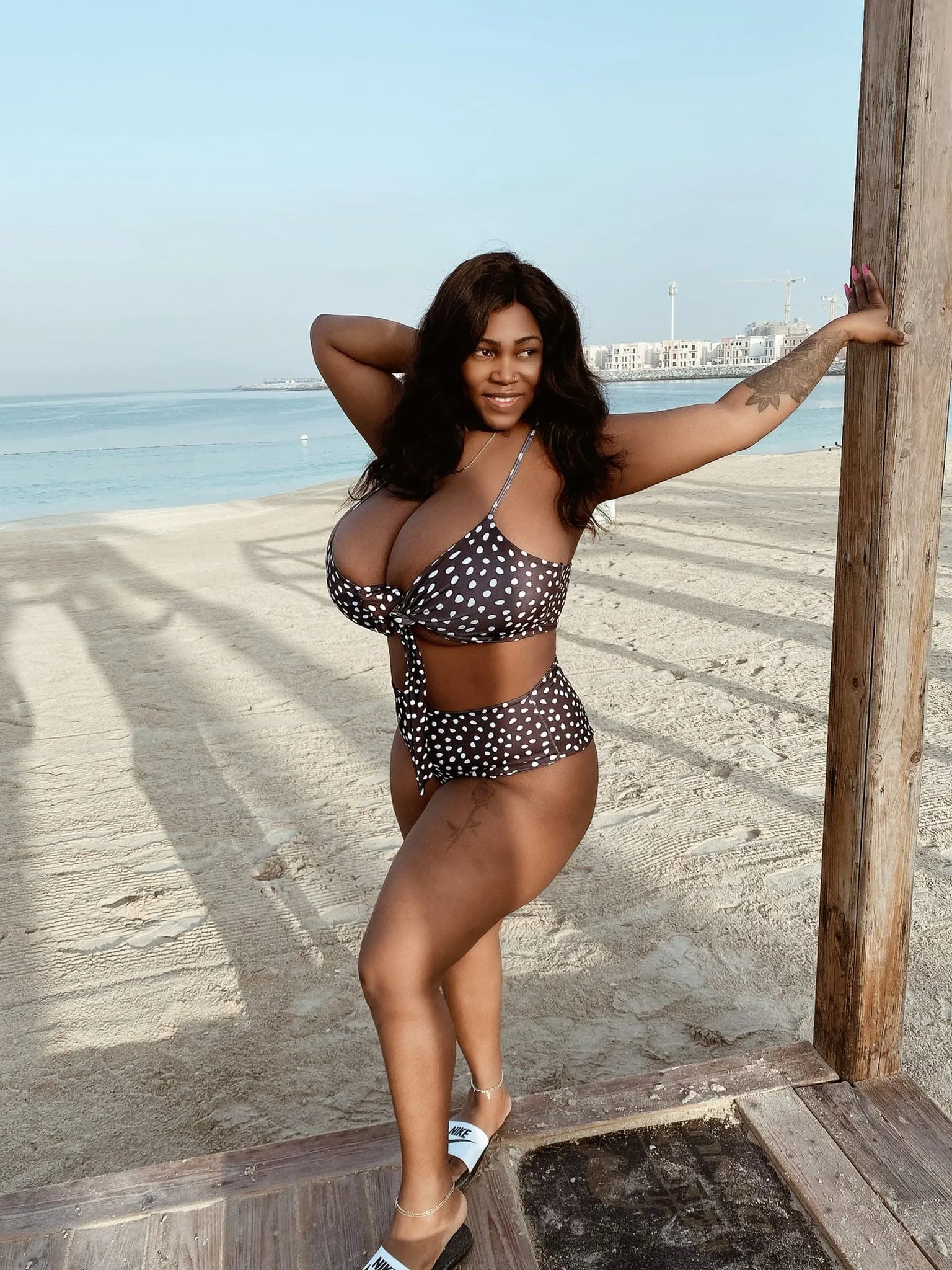 Lerin photo 2 — Black, Chubby