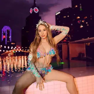Lexi Bri photo 9 — Blonde, Average