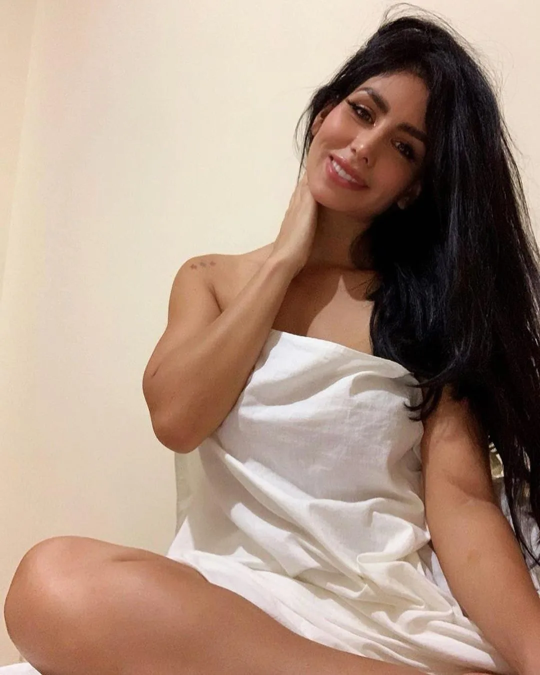 Leysi Suarez photo 7 — Peruvian, Brown