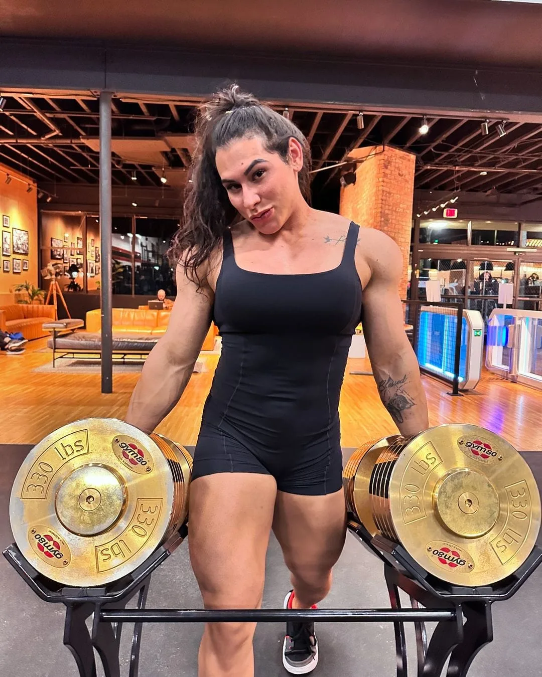 Leyvina Barros photo 15 — Muscular, Brown
