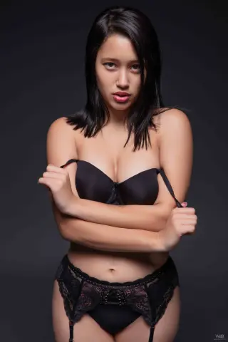 Lia Ponce photo 4 — Brown, Latin