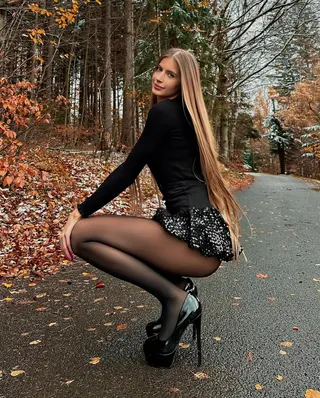 Linadiaa photo 22 — Grey, Caucasian