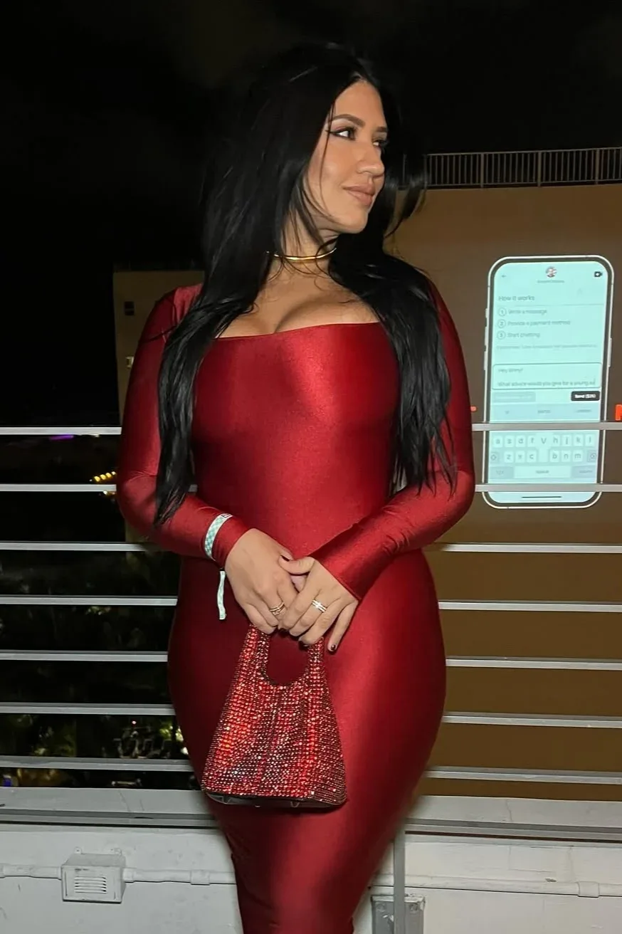 Linda Catalina photo 11 — Latin, Activist, Influencer, Podcaster