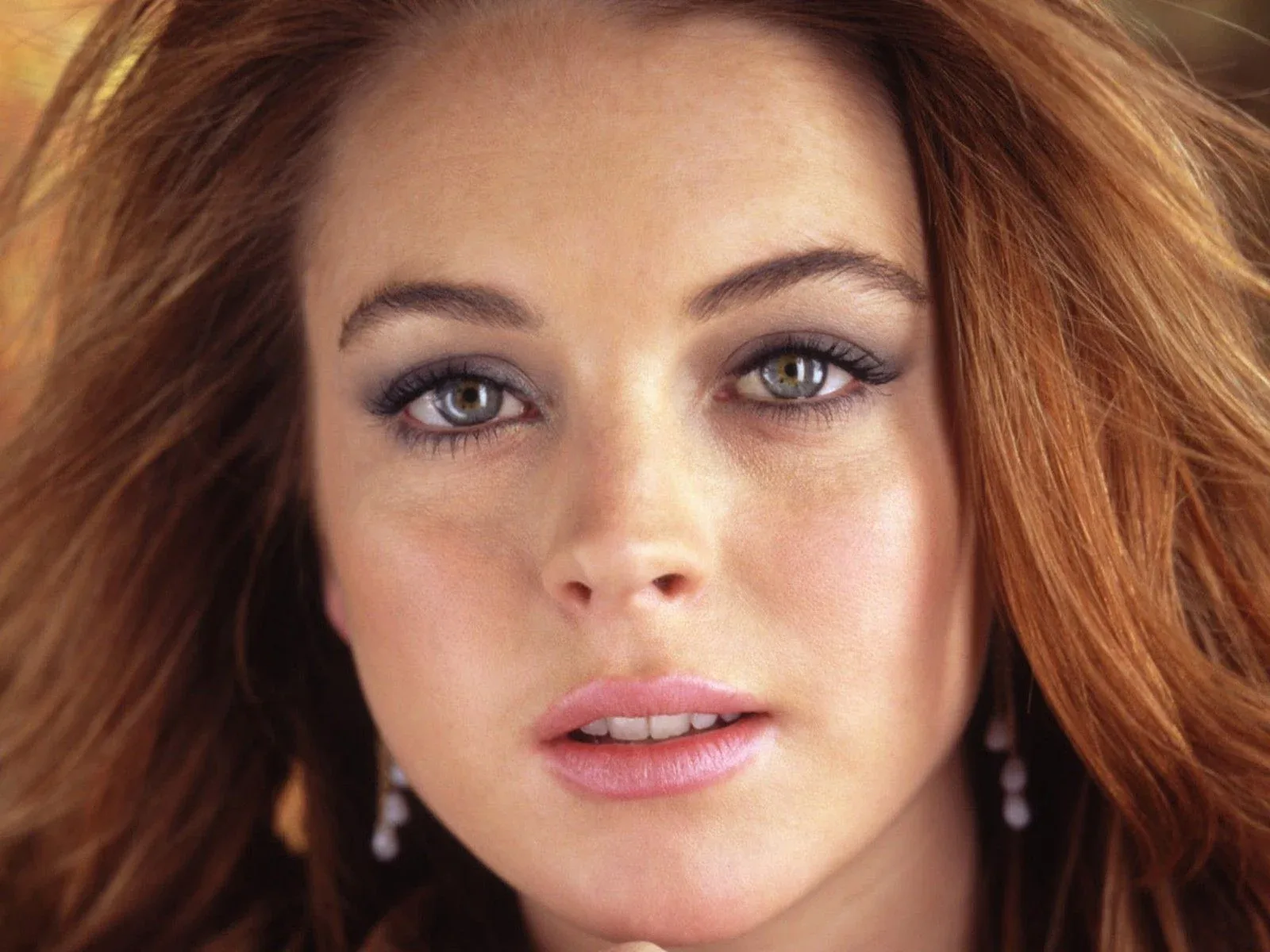Lindsay Lohan photo 4 — Grey, Caucasian
