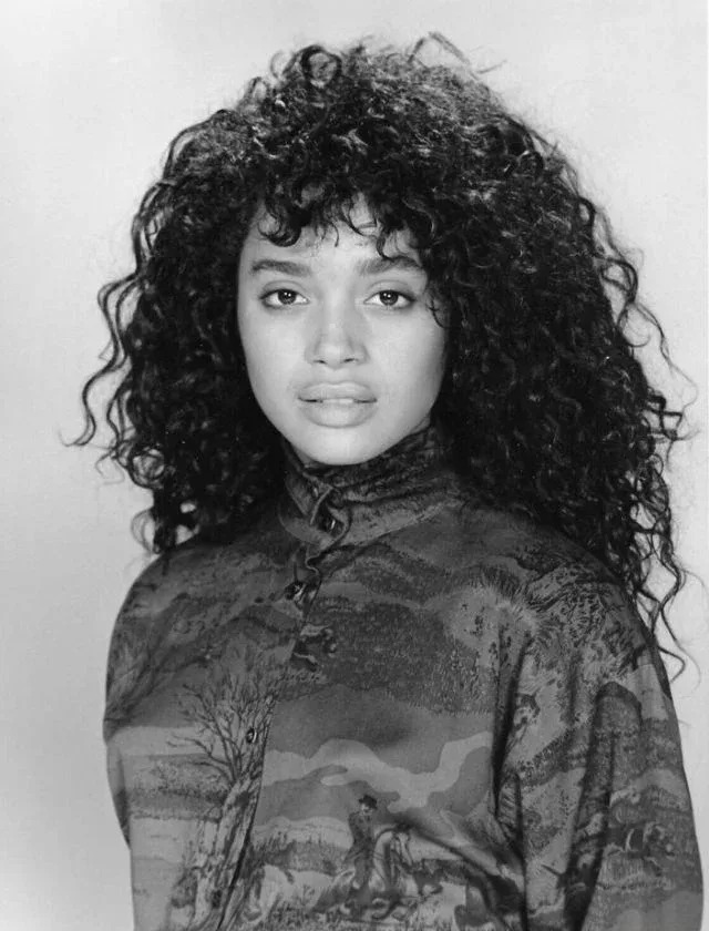 Lisa Bonet photo 15 — Slim, Brown