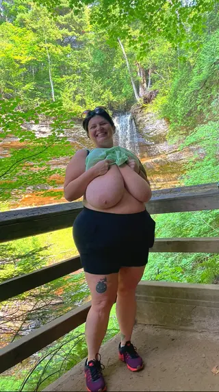 Lisa Ex photo 8 — Brown, BBW