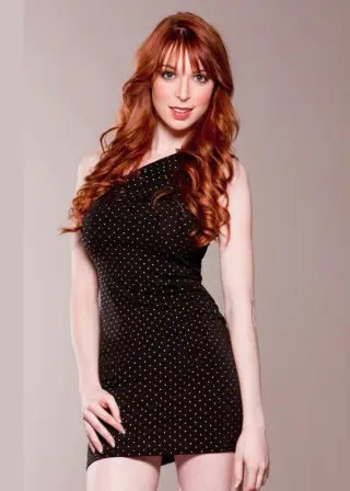 Lisa Foiles photo 1 — American, Red