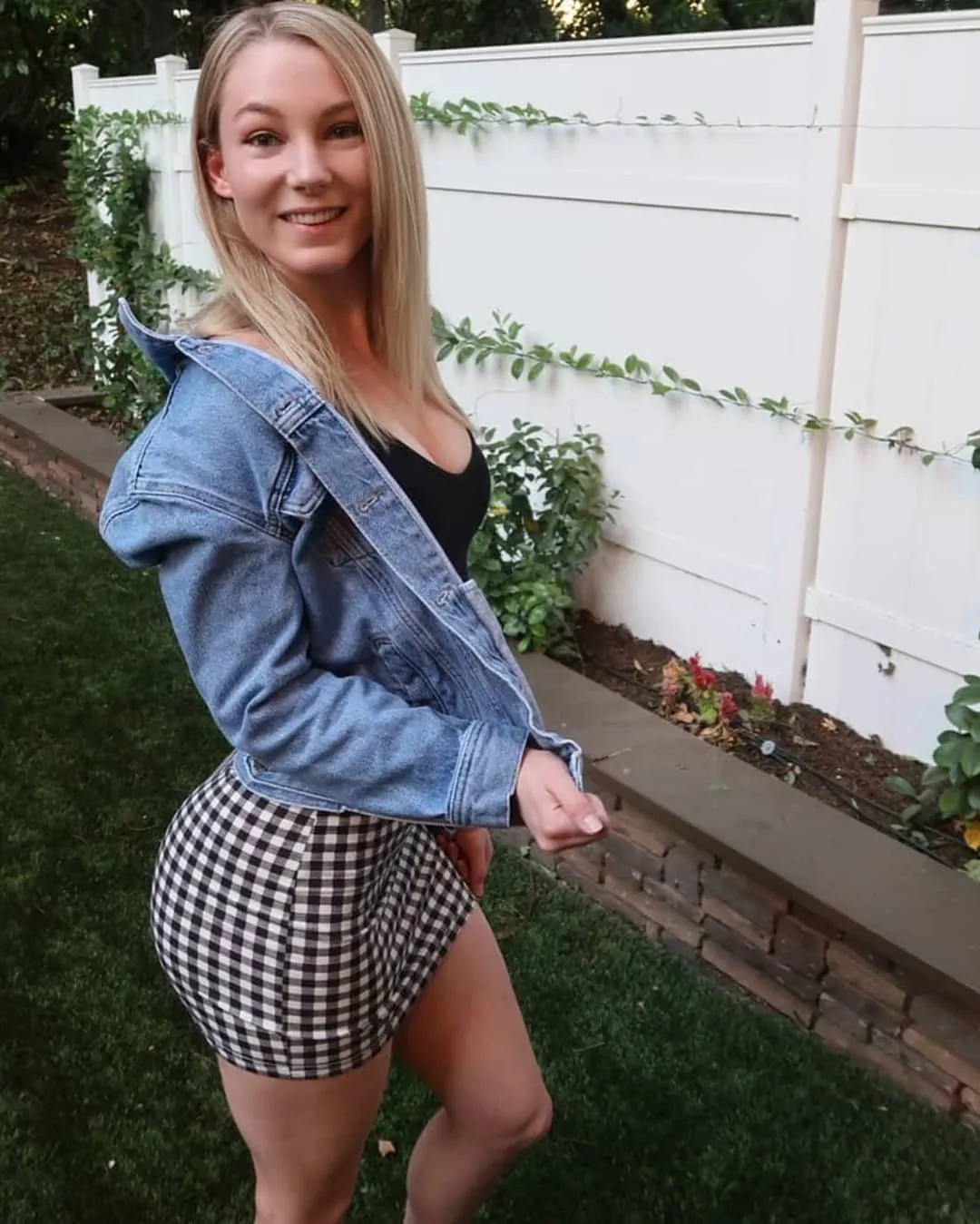 Lisa Peachy photo 5 — Caucasian, Adult Model (former), Cosplayer, Gamer, Influencer, TikTok Star, YouTuber