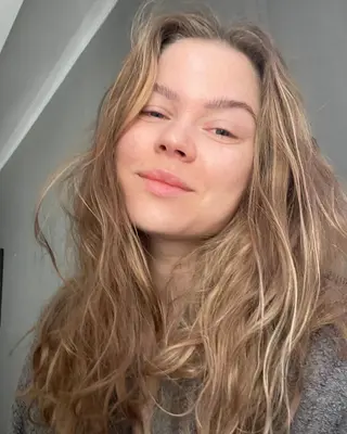 Lizi ASMR photo 9 — Athletic, Blue