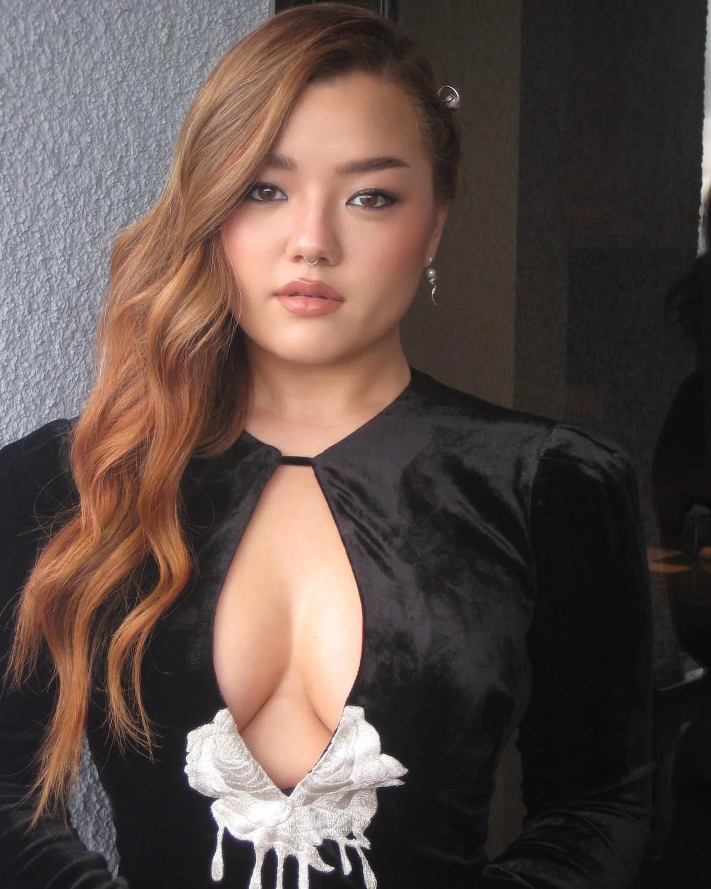 Lizzy Yu photo 7 — Brown