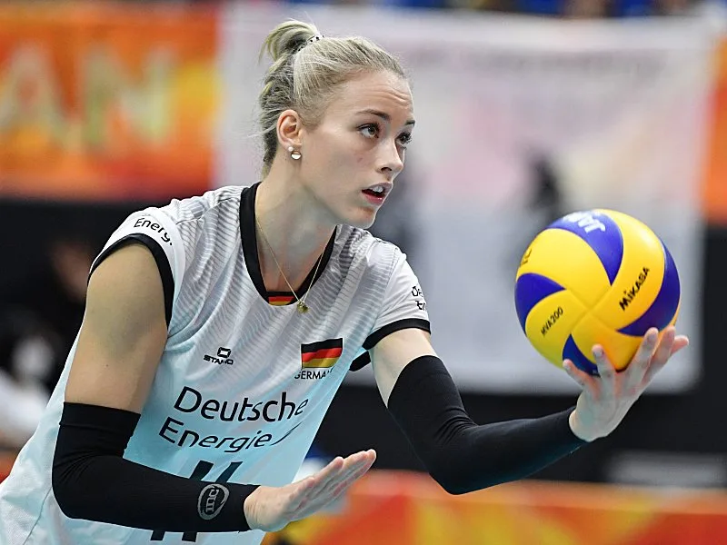 Louisa Lippmann photo 6 — Athletic, Caucasian
