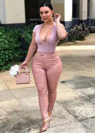 Louise Ella photo 14 — Black, Average