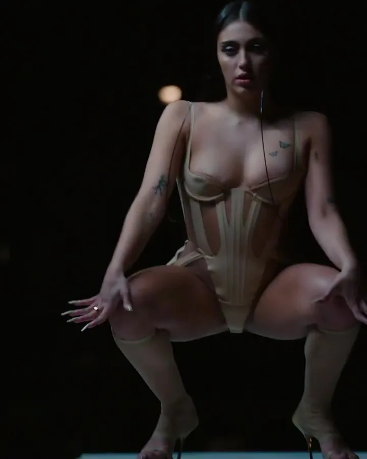 Lourdes Leon photo 13 — American, Brown