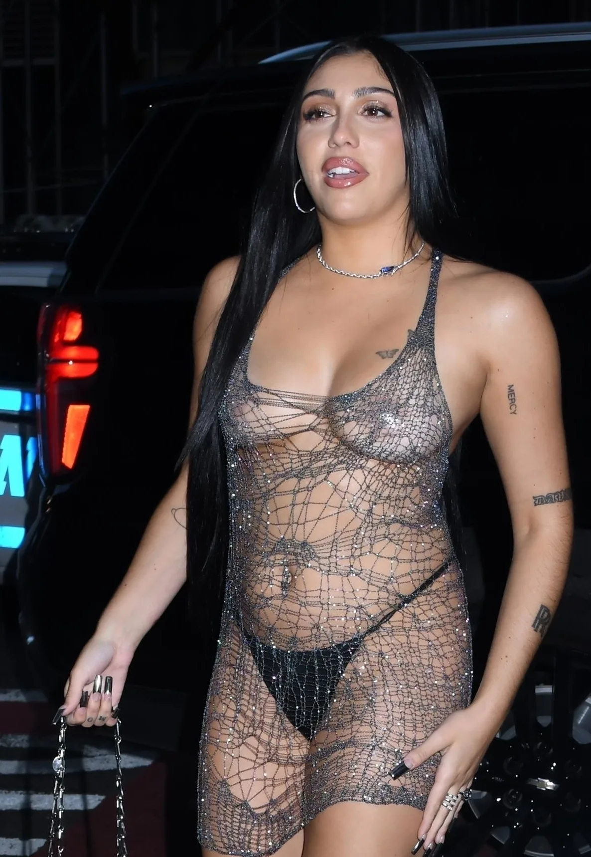 Lourdes Leon photo 14 — Brown, Average