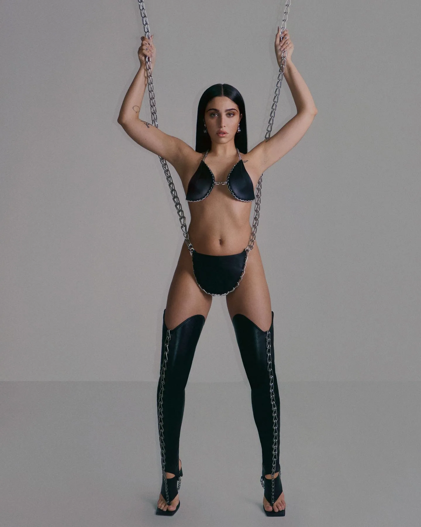 Lourdes Leon photo 2 — Brown, Average