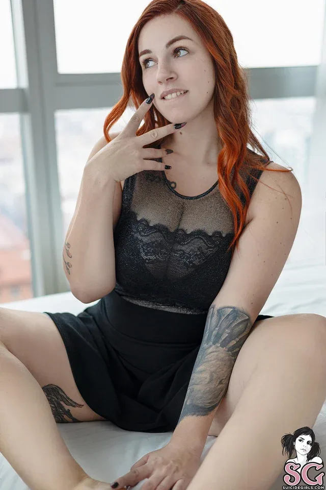 Lucelf — Adult Model, Italian