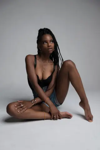 Luci Lane photo 3 — Slim, Brown