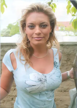 Lucie Borhyova photo 9 — Average, Blue