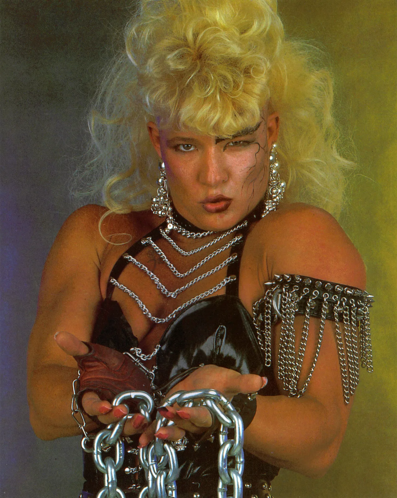 Luna Vachon photo 2 — Blonde, Athletic