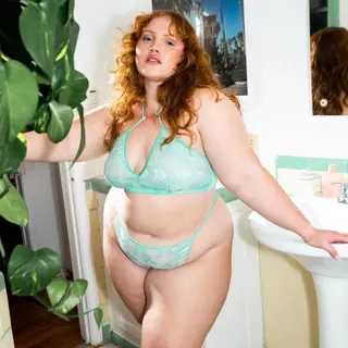 Lynley Eilers photo 14 — Red, BBW