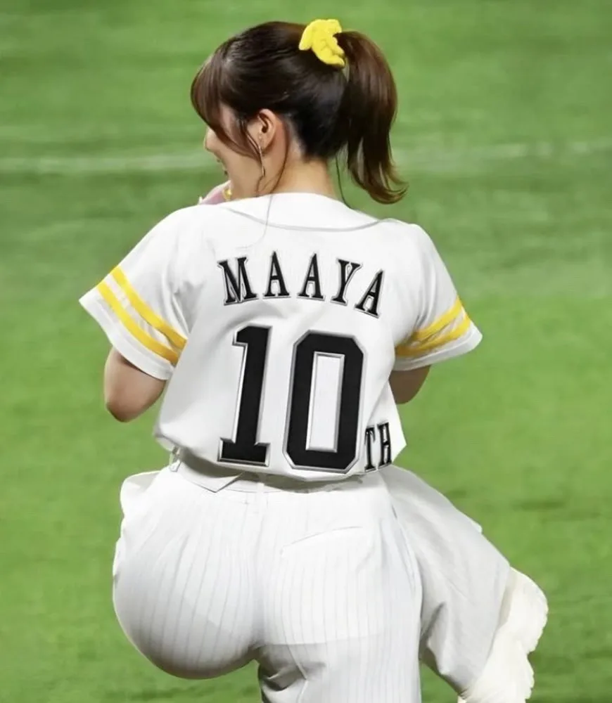 Maaya Uchida photo 14 — Black, Slim
