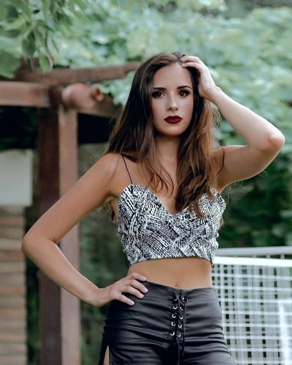 Macarena Astun photo 2 — Brown, Slim
