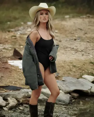 Mackenzie Carpenter photo 1 — American, Blonde