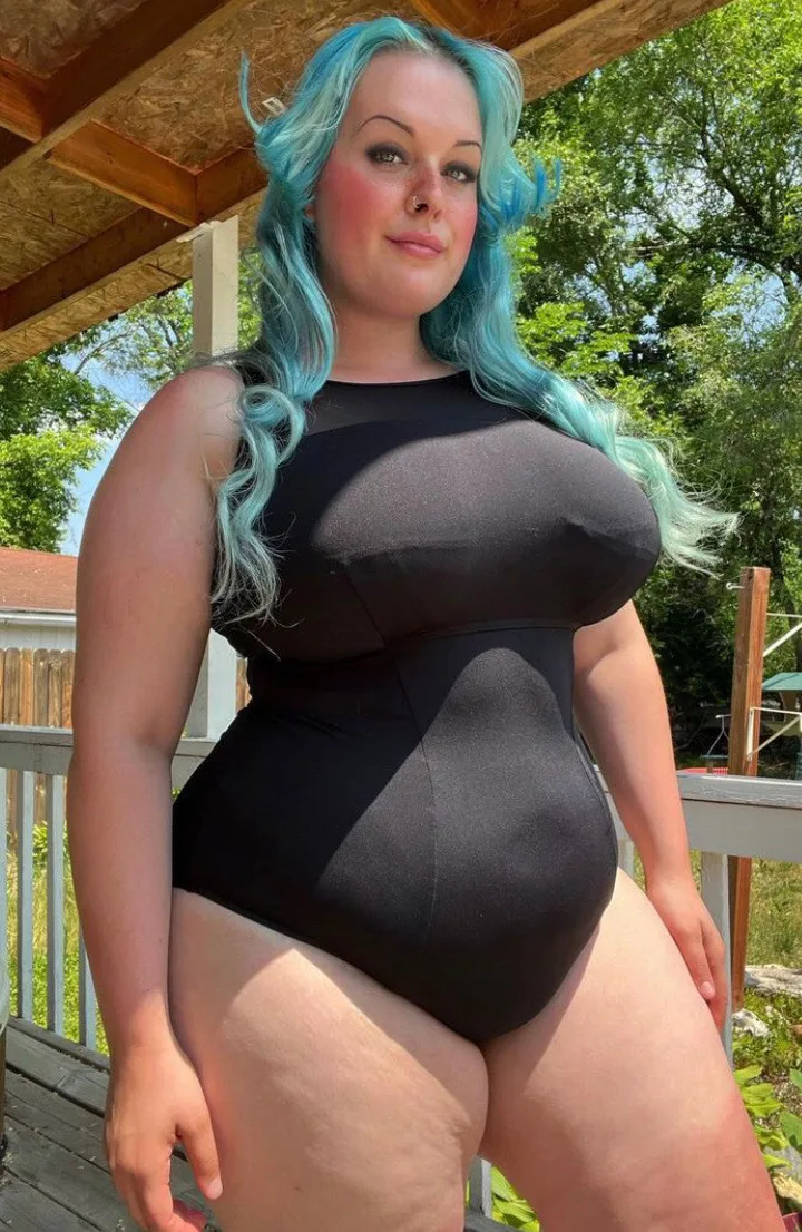 Mackenzie Flickinger photo 19 — American, Brown
