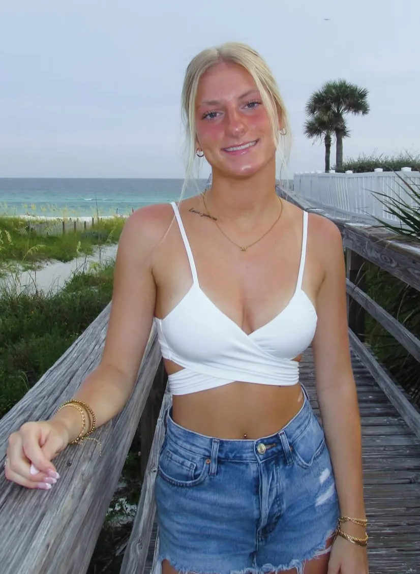 Mackenzie Giesting photo 9 — Blonde, Slim