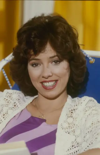 Mackenzie Phillips photo 14 — Brown, Slim