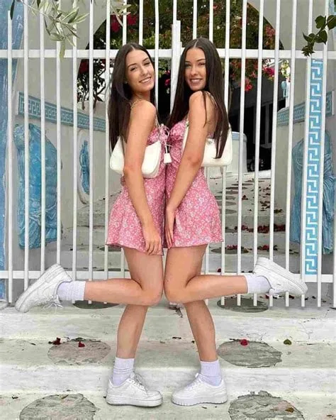 Maddison Twins photo 2 — Brown, Slim