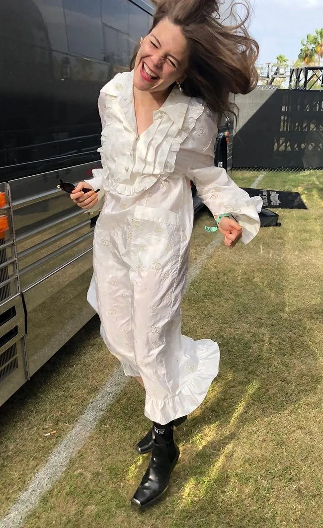 Maggie Rogers photo 14 — Brown, Slim