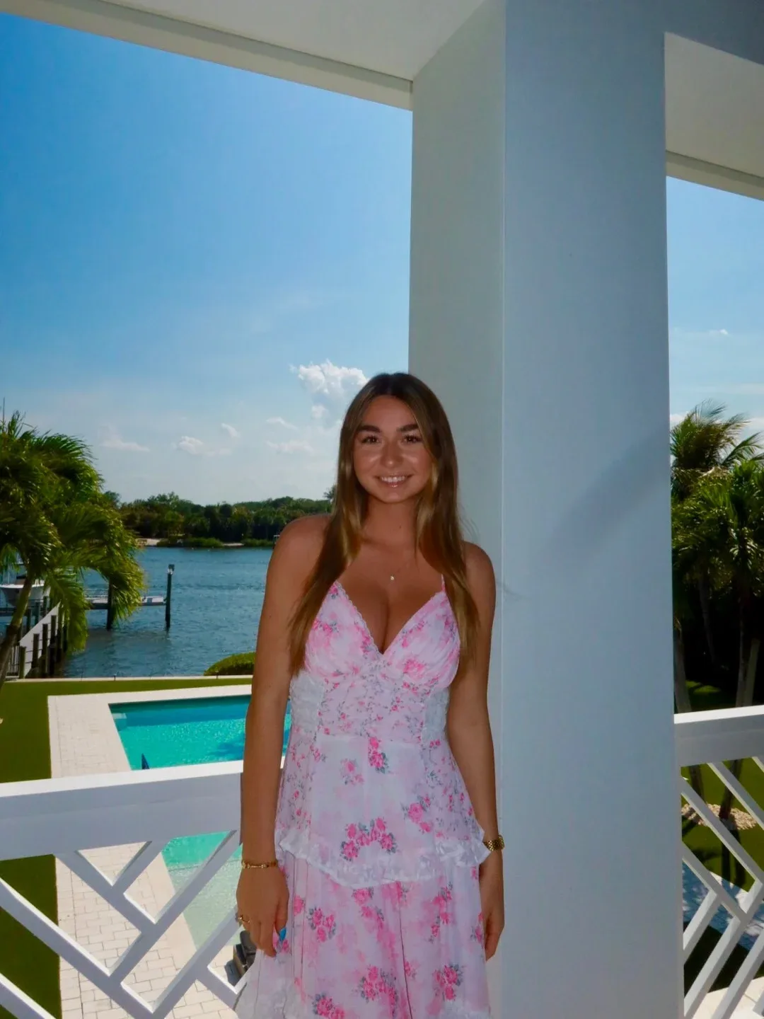Makayla Brynn photo 7 — Average, Brown