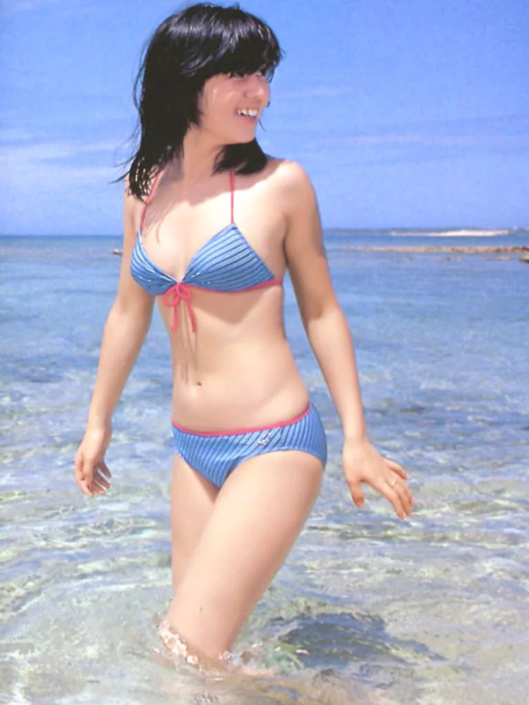 Mako Ishino photo 2 — Slim, Asian