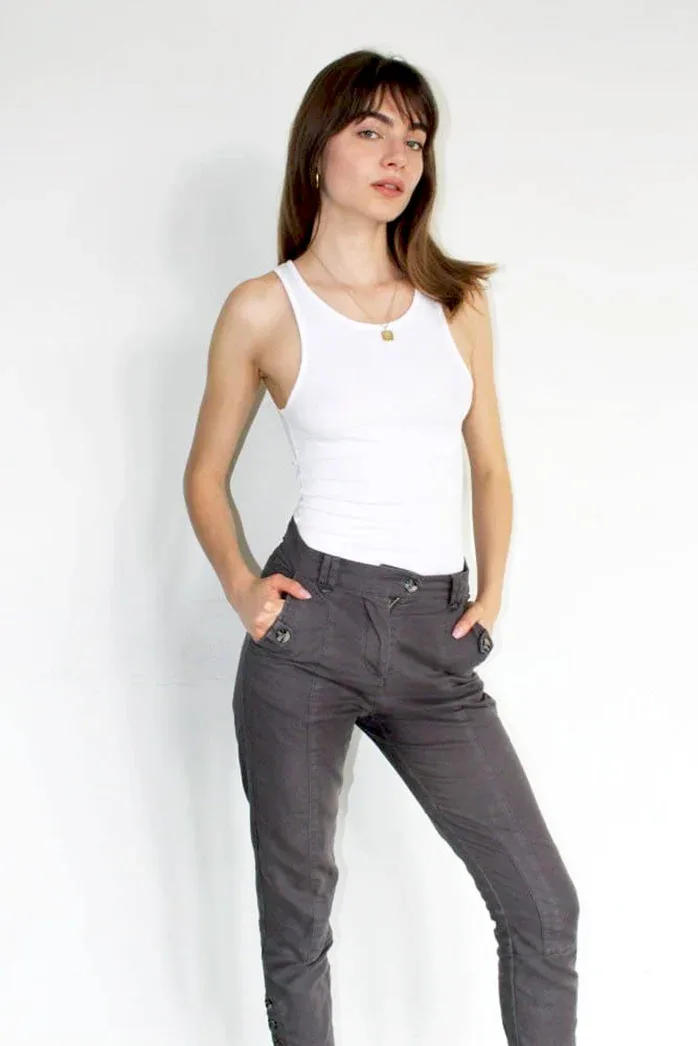 Mara Lafontan photo 2 — Brown, Slim