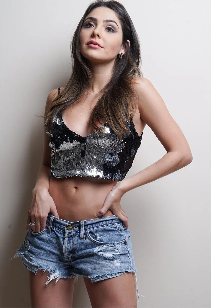 Marcela Barrozo photo 4 — Brown, Caucasian