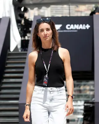Margot Laffite photo 2 — Brown, Slim
