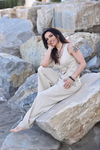 Mari Cielo Pajares photo 10 — Brown, Caucasian