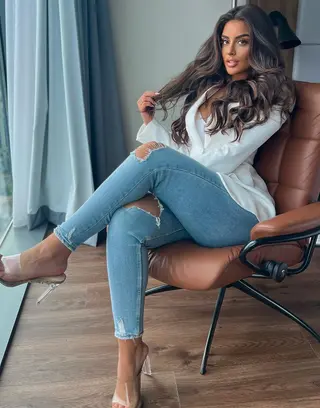 Maria Esen photo 15 — Average, Brown