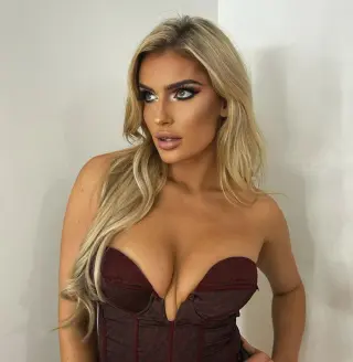 Mariah May photo 7 — British, Blonde