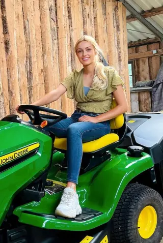 Marie Hoffmann photo 14 — Blonde, Athletic