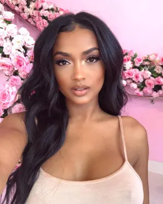 Marilyn Melo photo 15 — Average, Brown