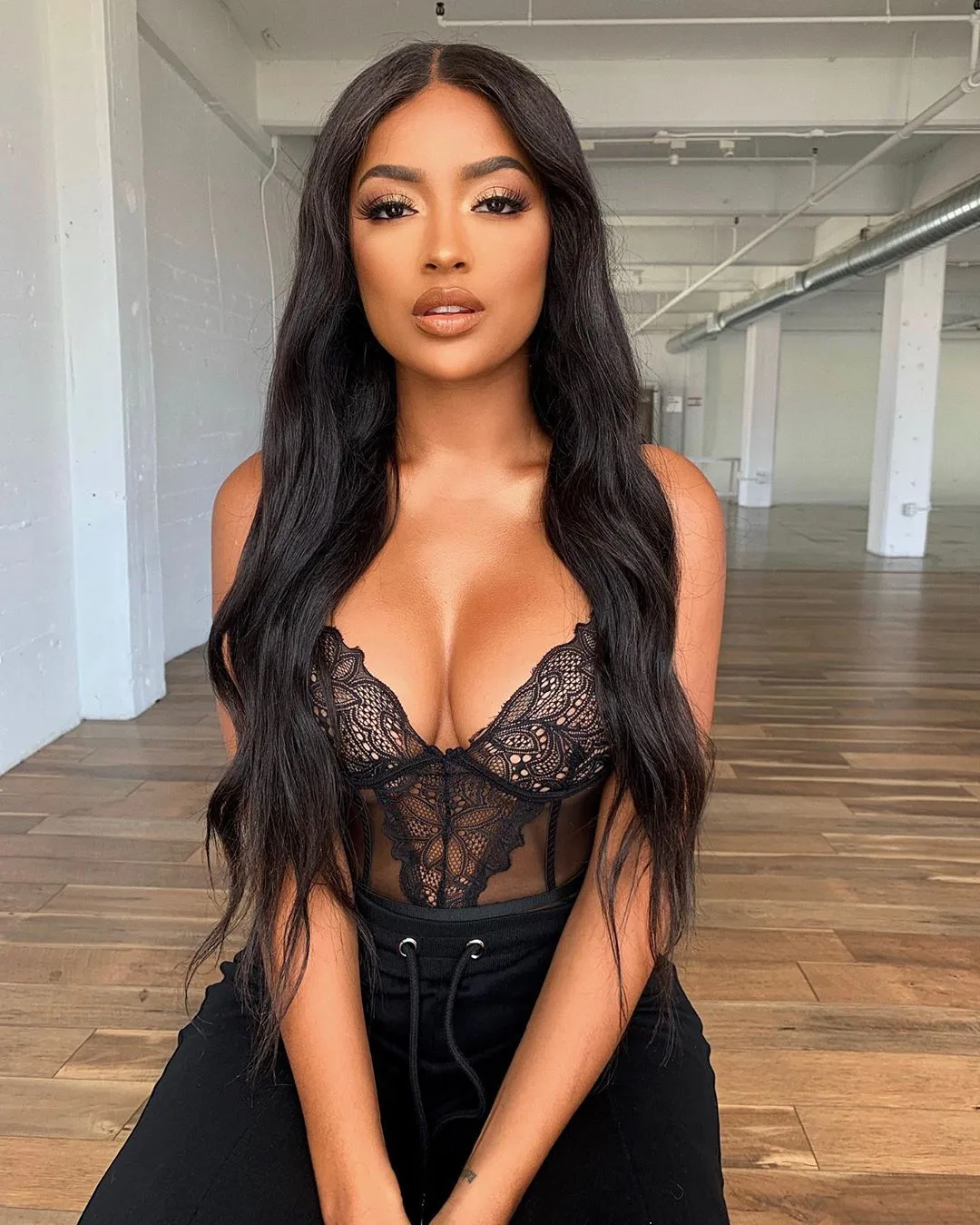 Marilyn Melo photo 2 — Black, Average